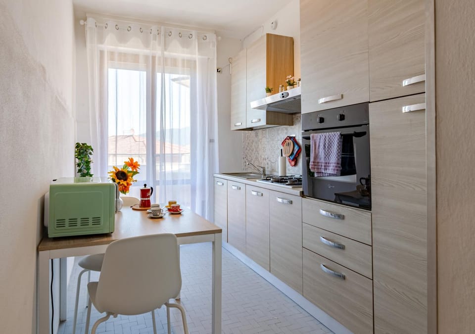 Kitchen or kitchenette, microwave, oven