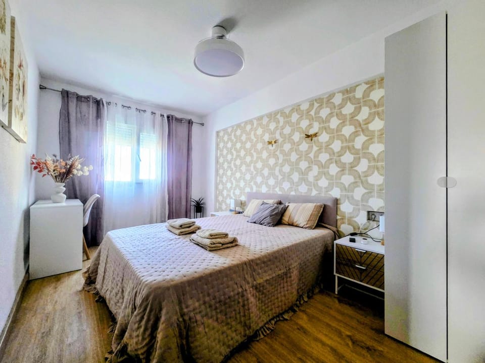 Bed, Bedroom, towels, wardrobe