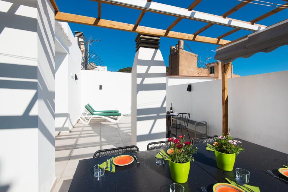 Day, View (from property/room), Balcony/Terrace, Dining area, Food