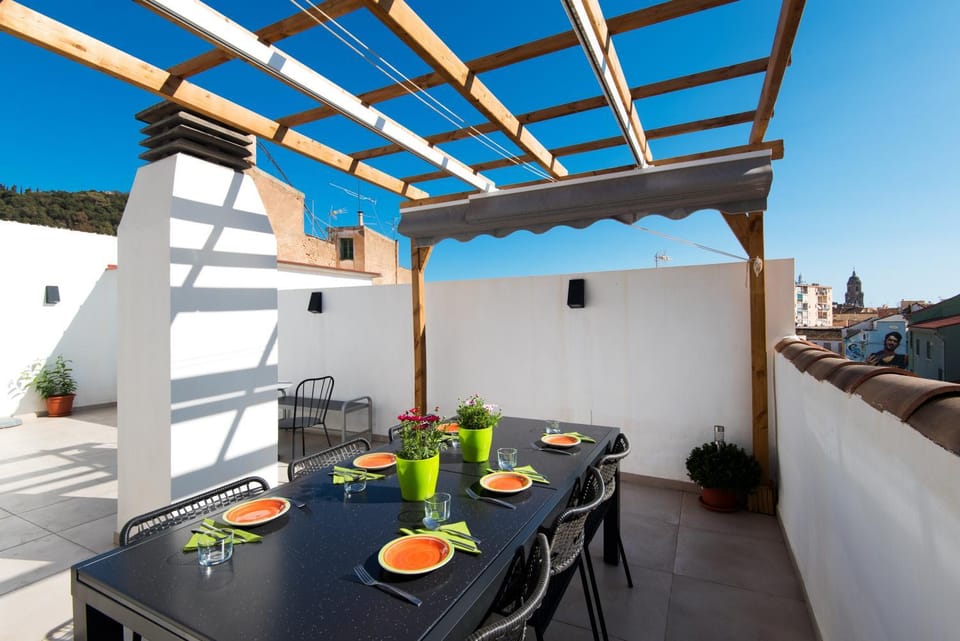 Day, View (from property/room), Balcony/Terrace, Living room, Seating area, Dining area, Food