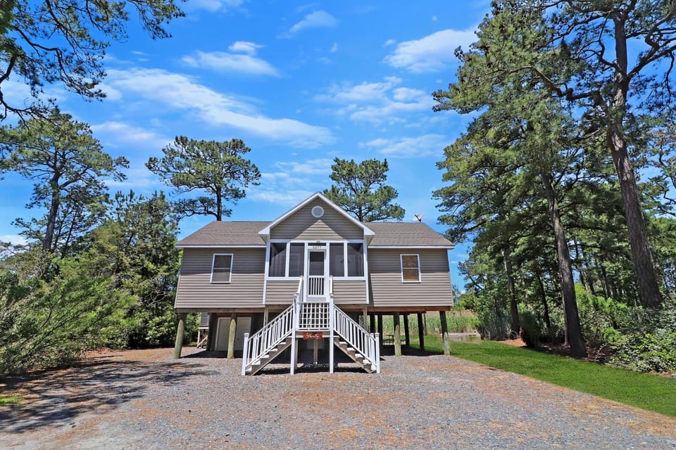 Serenity at Oyster Bay, Water access & firepit! House in Chincoteague Island