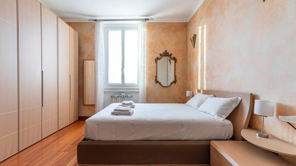 Bed, Bedroom, towels, wardrobe