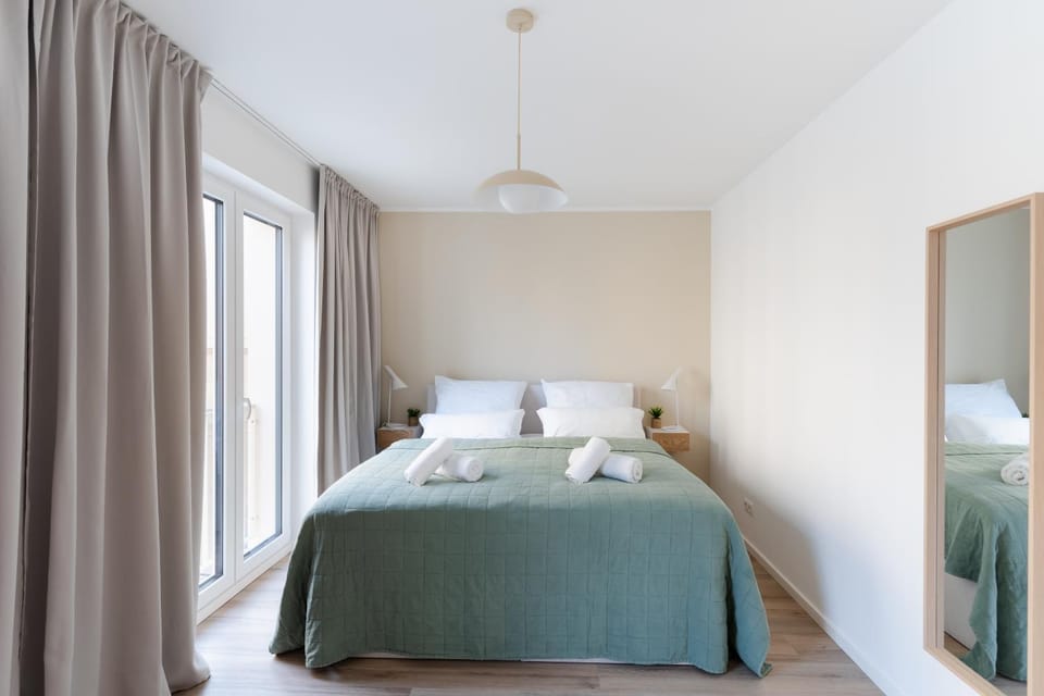 Bed, Photo of the whole room, Bedroom, towels