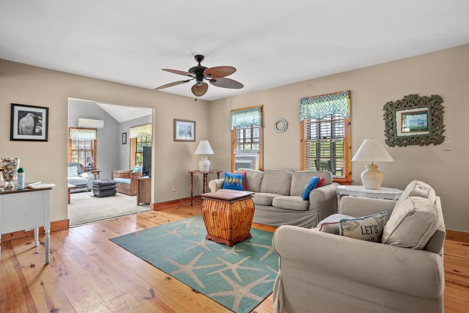 Shady Side - Water access, screened porch! House in Chincoteague Island