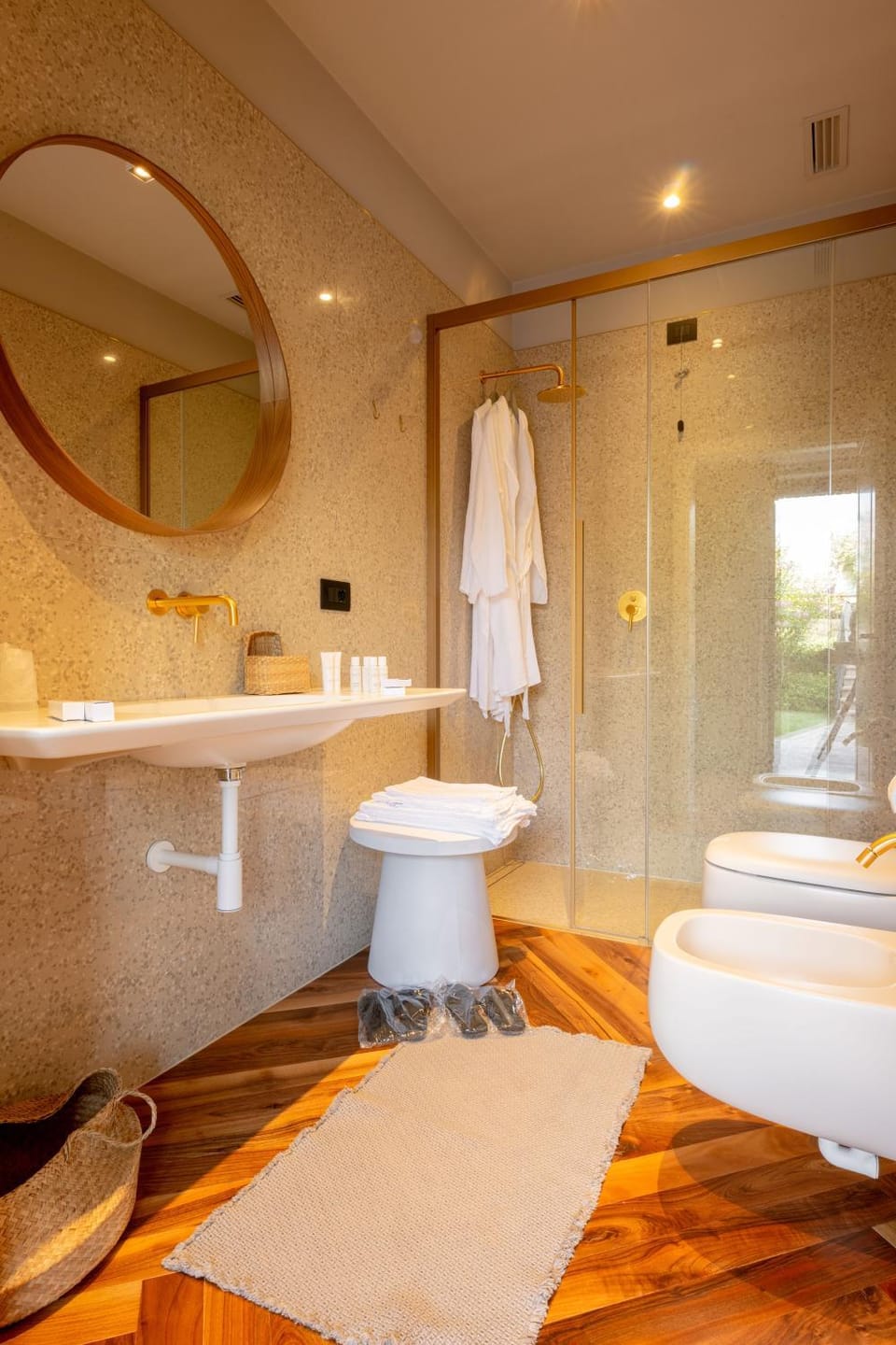 Shower, Toilet, Bathroom, bidet, towels