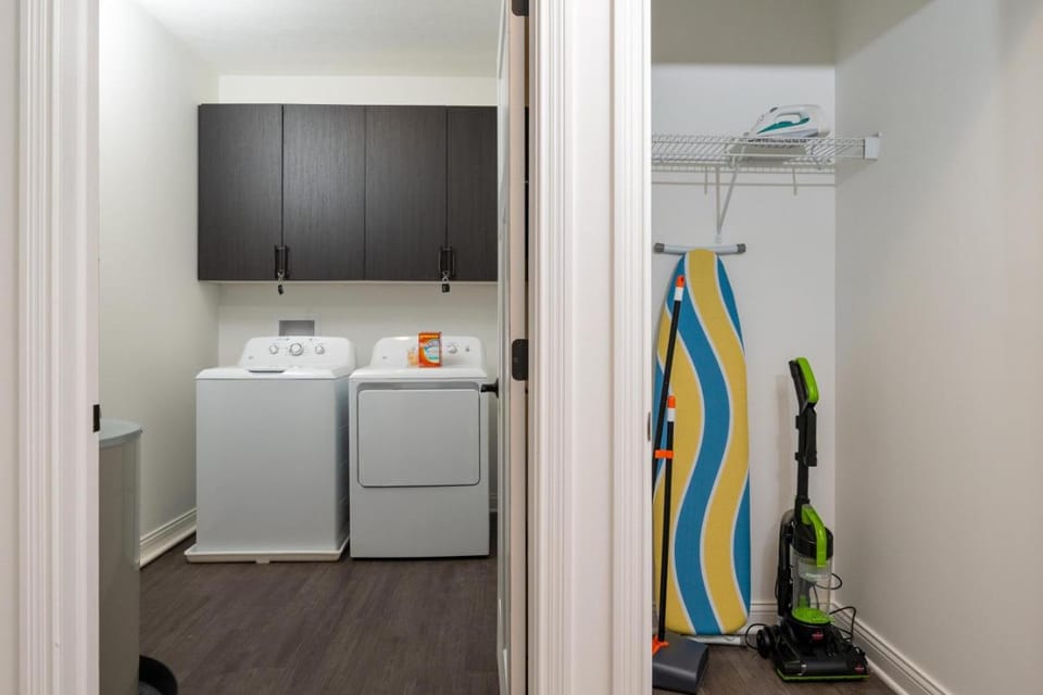 Sunrise Glow Spacious 2BR 2BA 2 King Beds Gym WFH Apartment in Indiana