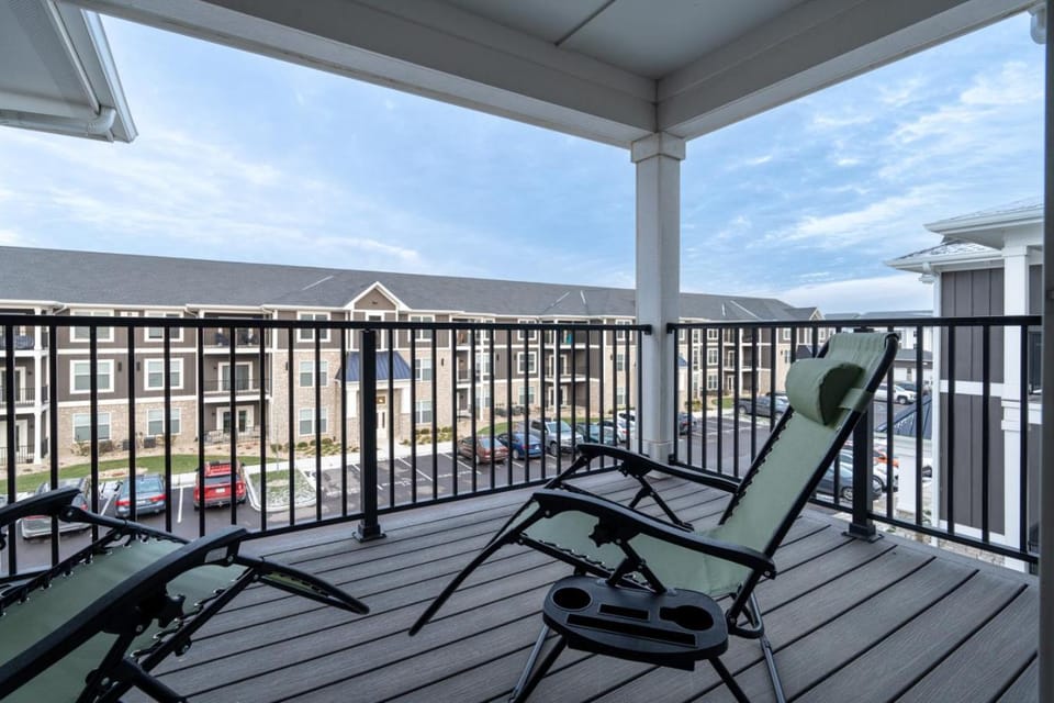 Verdant Retreat 2BR 2BA Spacious 2 KingBeds GymWFH Apartment in Indiana