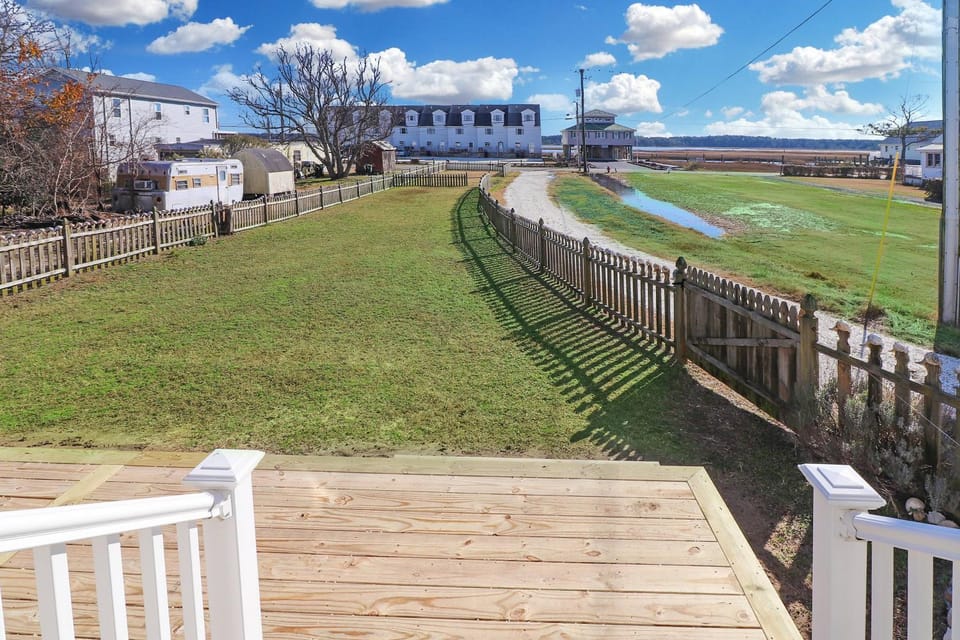 Shell Cottage - Pet friendly, Hot tub, Fenced yard! House in Chincoteague Island