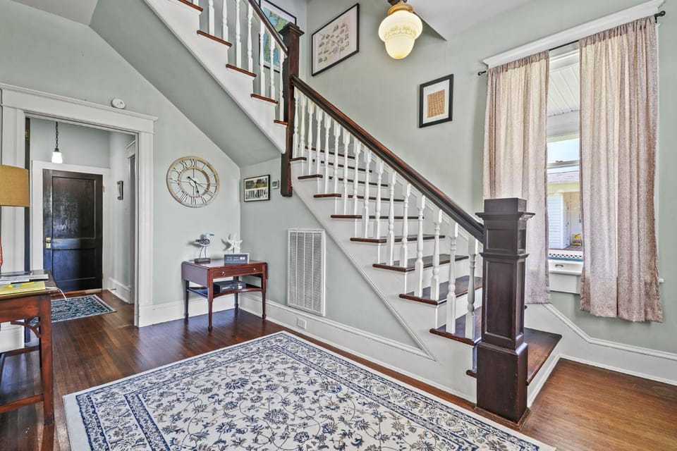 Shore Refections - historic charm just minutes from the beach! House in Virginia