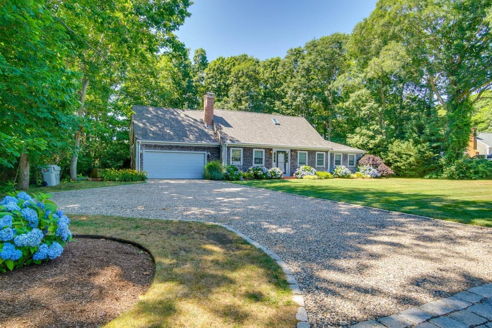 Beach & Golf Hub w/ All-Season Sunroom in Cape Cod House in Orleans