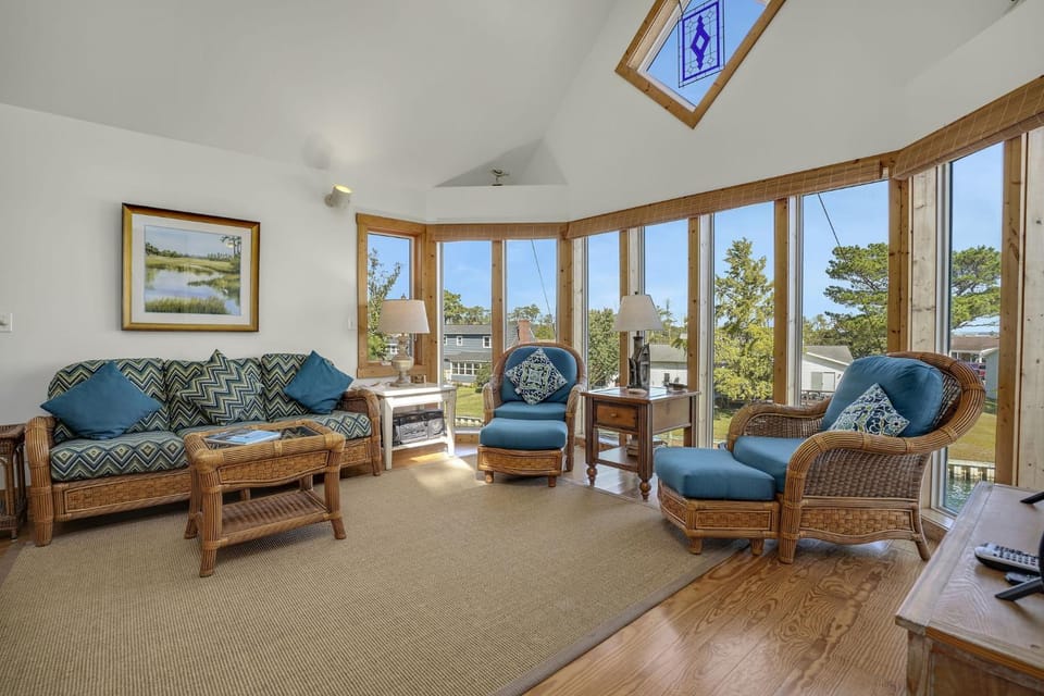 Shore Thing on Oyster Bay - Waterfront, Boat Dock! House in Chincoteague Island