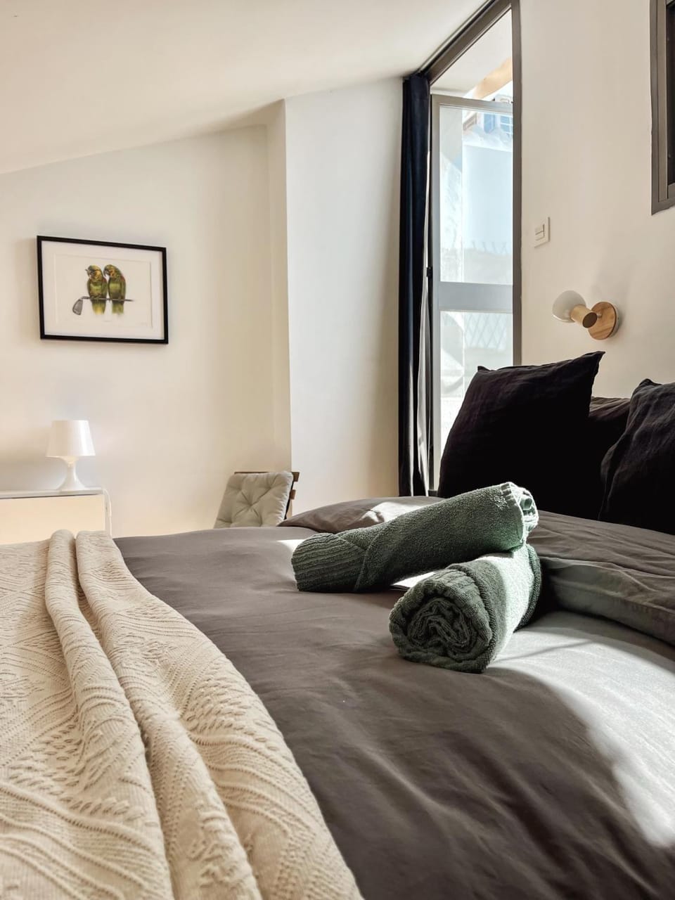 Bed, Photo of the whole room, Bedroom, towels