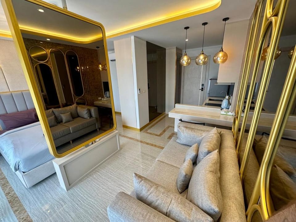 Communal lounge/ TV room