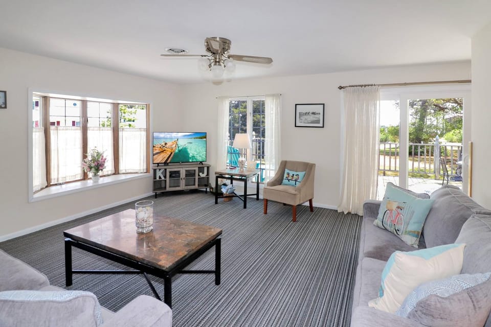 Southern Dream - Water views & screened porch! House in Chincoteague Island