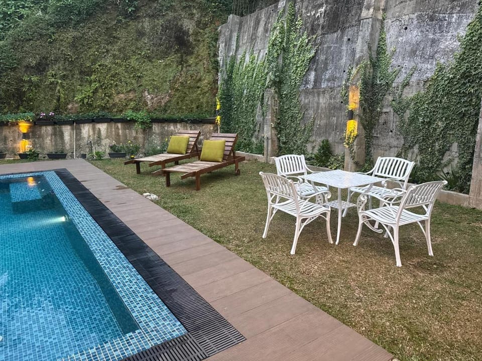 Property building, Swimming pool