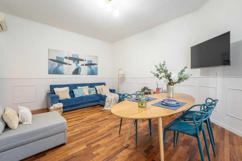 Communal lounge/ TV room, Living room, Dining area