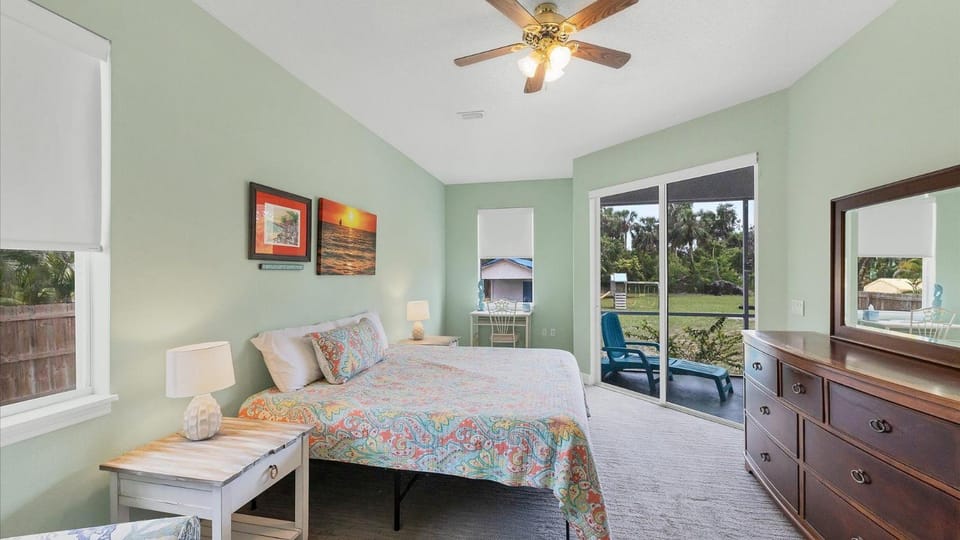 Close to Casey Key Nokomis Beach Pet Friendly Large Yard 1655 House in Venice