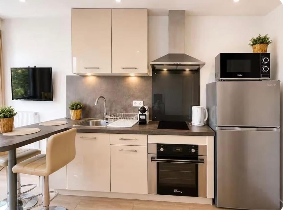 L'Elyo - Cosy Apt Cannes - 200m beach -AC- Parking Apartment in Cannes