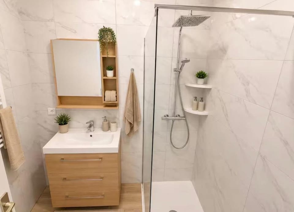 L'Elyo - Cosy Apt Cannes - 200m beach -AC- Parking Apartment in Cannes