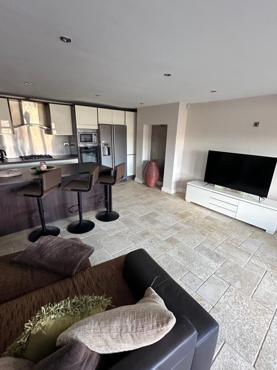 Mountain View - 3 Bedroom home House in Cardiff