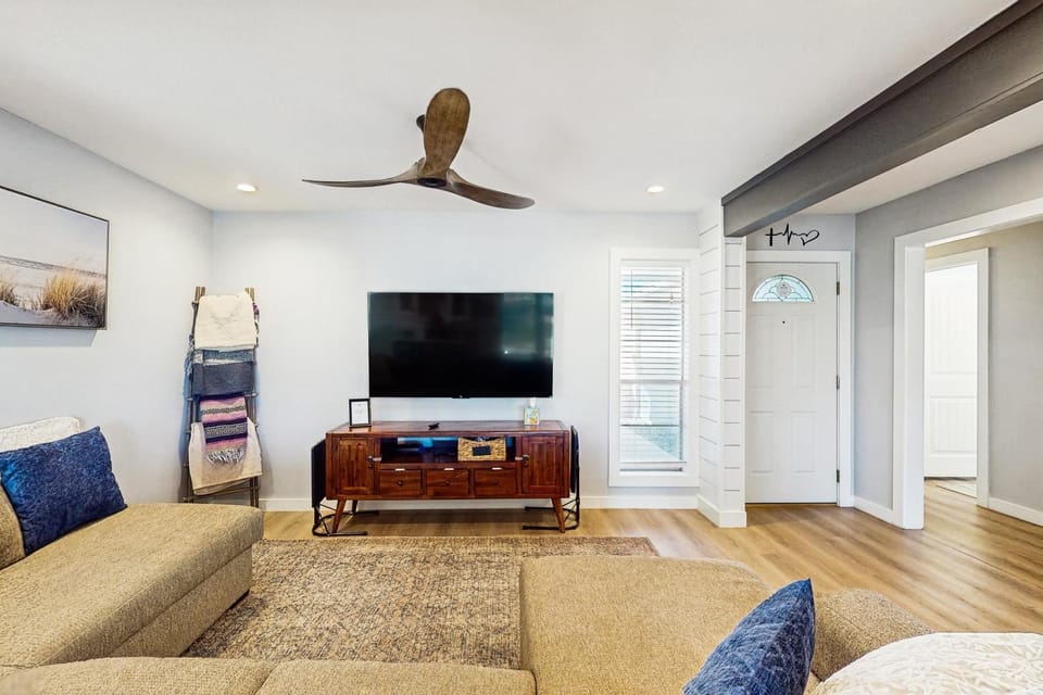 The Bluff Breeze House in Flour Bluff