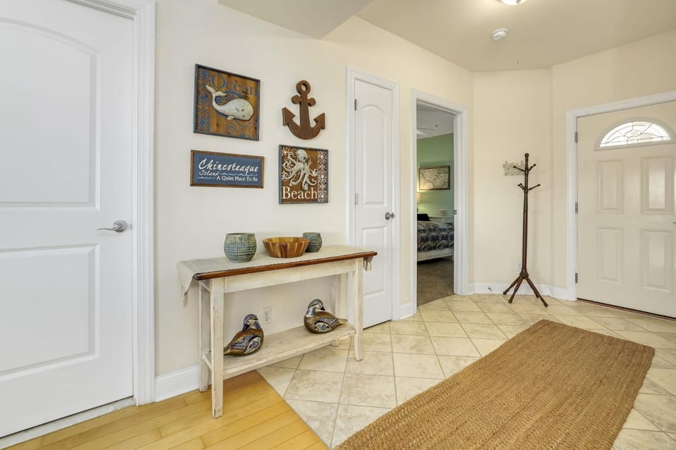 Sunset Bay Villa 118 - Waterfront, Deep-water boat slip! House in Chincoteague Island
