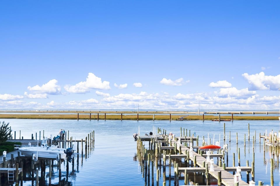 Sunset Bay Villa 118 - Waterfront, Deep-water boat slip! House in Chincoteague Island