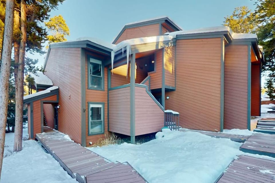 SunSong Escape Apartment in Fraser