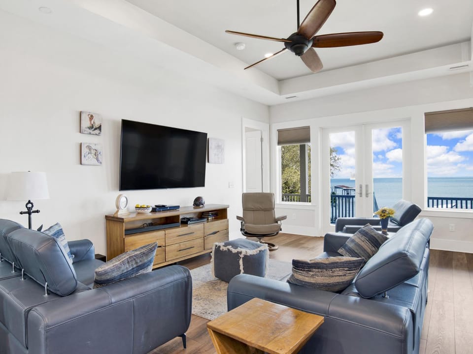 TV and multimedia, Balcony/Terrace, Living room, Seating area, Sea view, furniture
