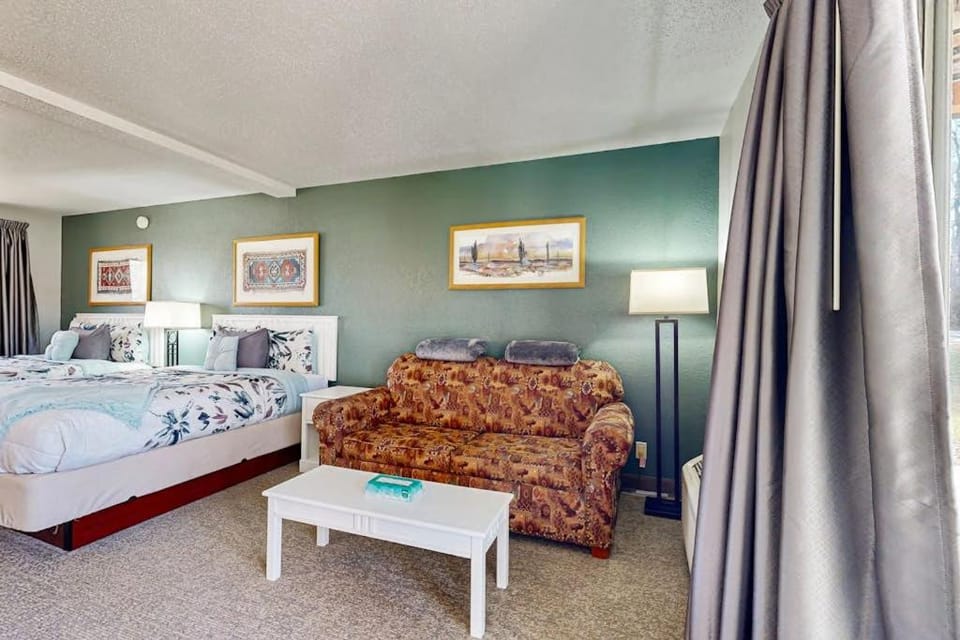 Chula Vista Villa 7114 Apartment in Wisconsin Dells