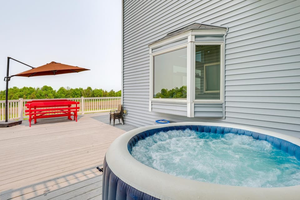 ‘The Gathering Place’: Rushville Home w/ Hot Tub House in Finger Lakes