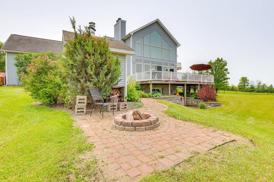 ‘The Gathering Place’: Rushville Home w/ Hot Tub House in Finger Lakes