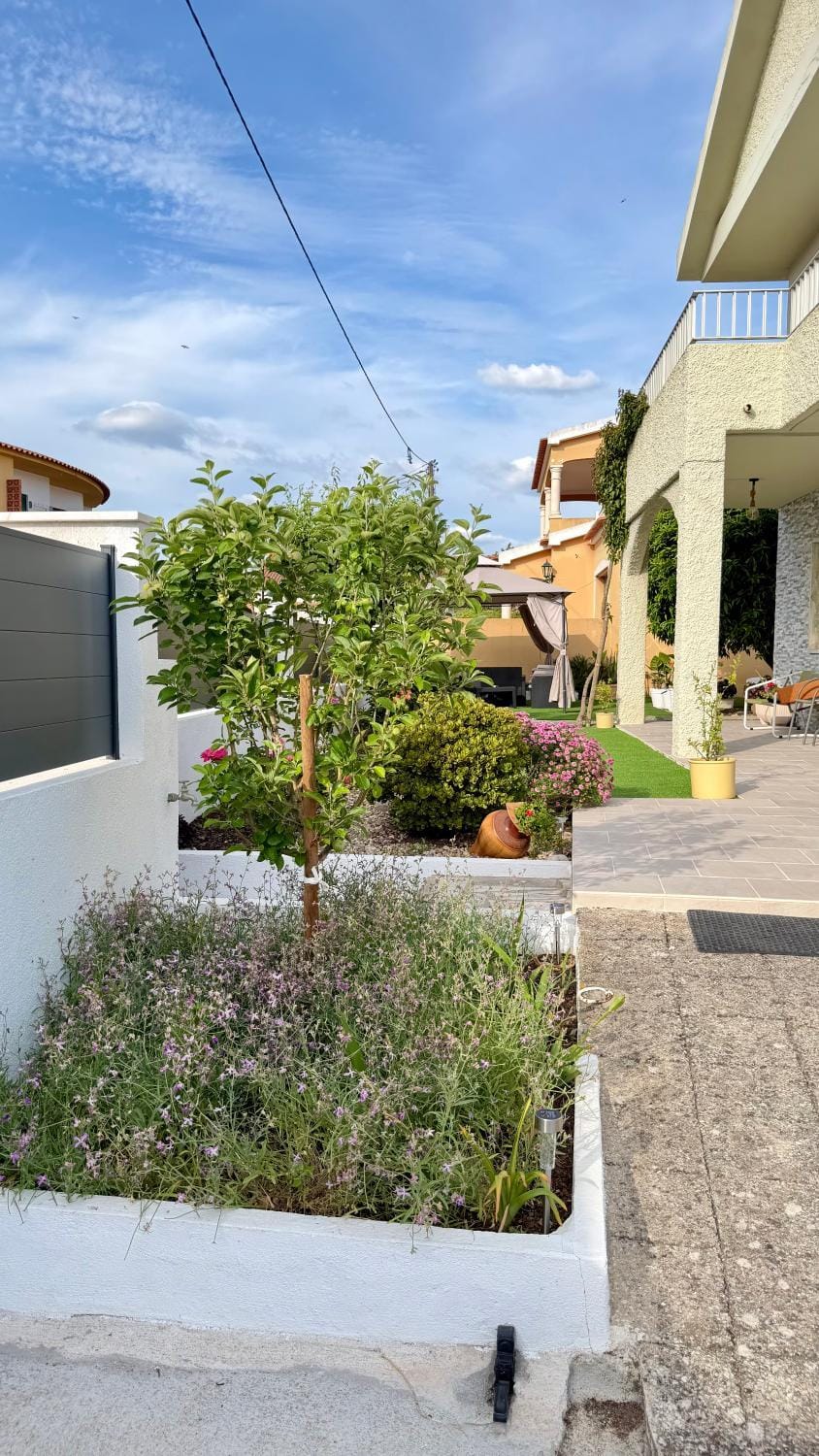 Property building, Spring, Garden, Garden view