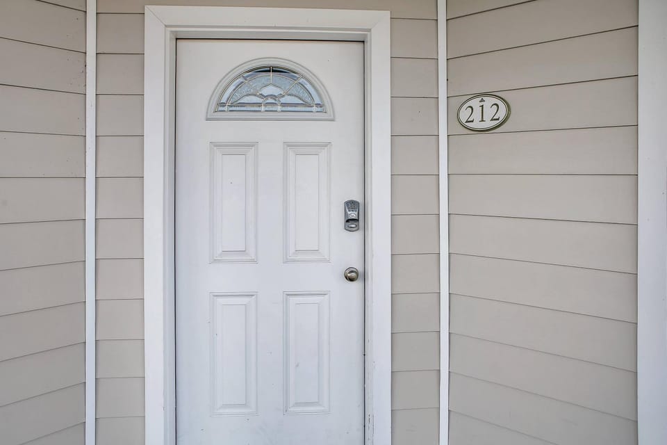 Sunset Bay Villa 212 - Pet friendly & waterfront view! House in Chincoteague Island