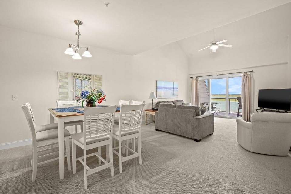 Sunset Bay Villa 312 - Waterfront & includes a boat slip! House in Chincoteague Island