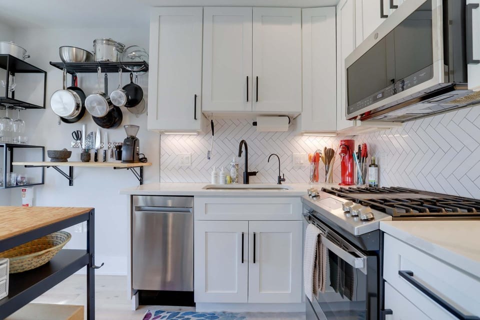 Sojourn Condo in NW DC 2 blocks to Shaw Metro Apartment in District of Columbia