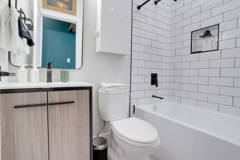 Sojourn Condo in NW DC 2 blocks to Shaw Metro Apartment in District of Columbia
