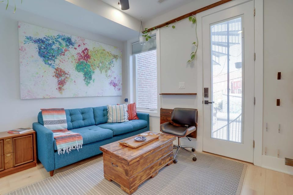 Sojourn Condo in NW DC 2 blocks to Shaw Metro Apartment in District of Columbia