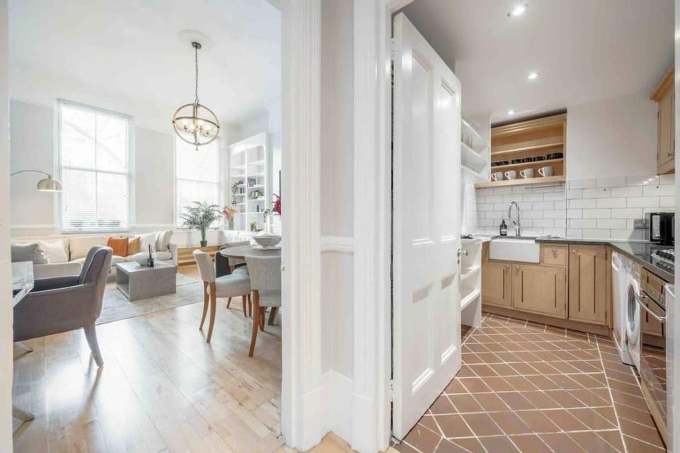 Kitchen or kitchenette, Living room, Seating area, Dining area, dishwasher, oven, pet friendly