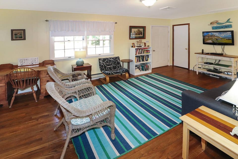 Tall Pines - Pet friendly with screened porch! House in Chincoteague Island