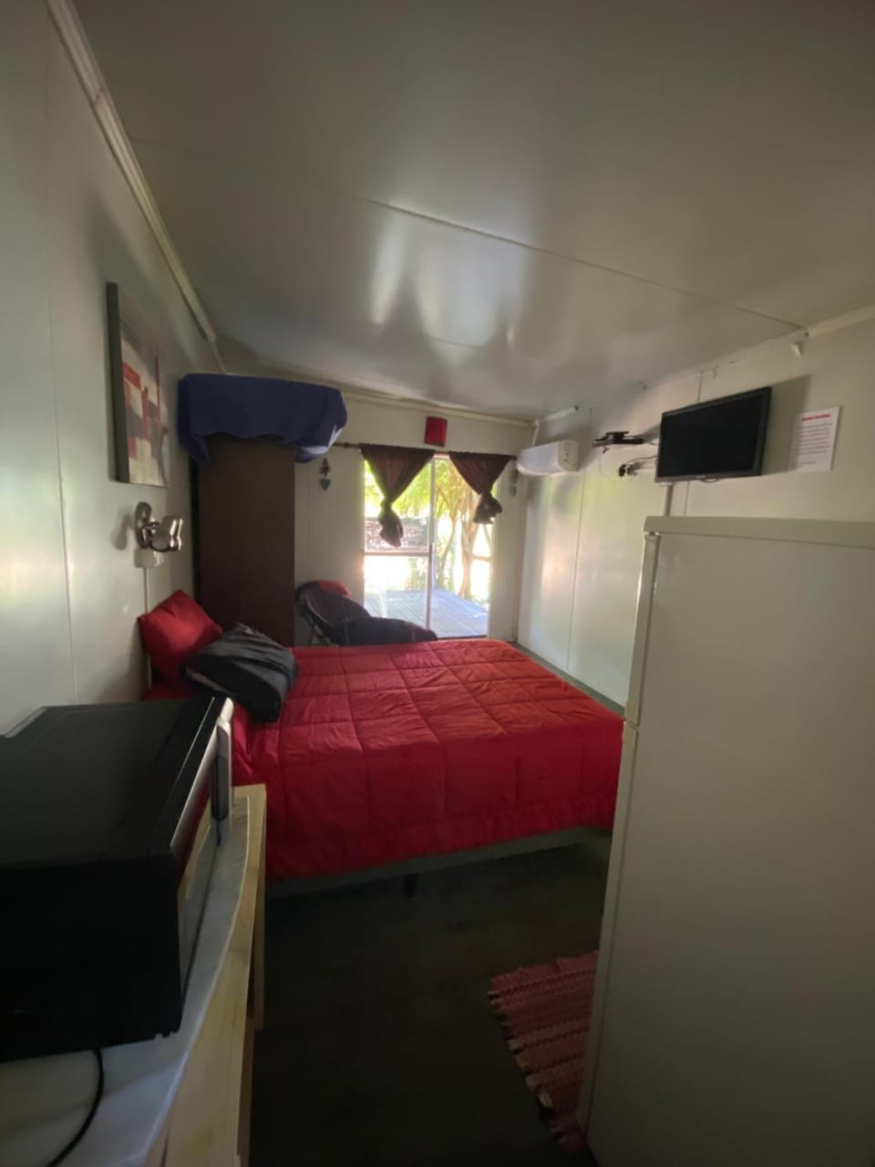 Bed, TV and multimedia, Photo of the whole room