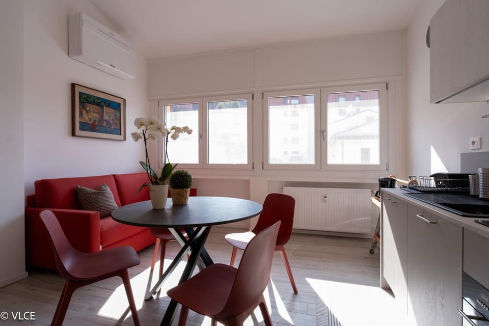 Kitchen or kitchenette, Living room, Seating area, Dining area, air conditioner