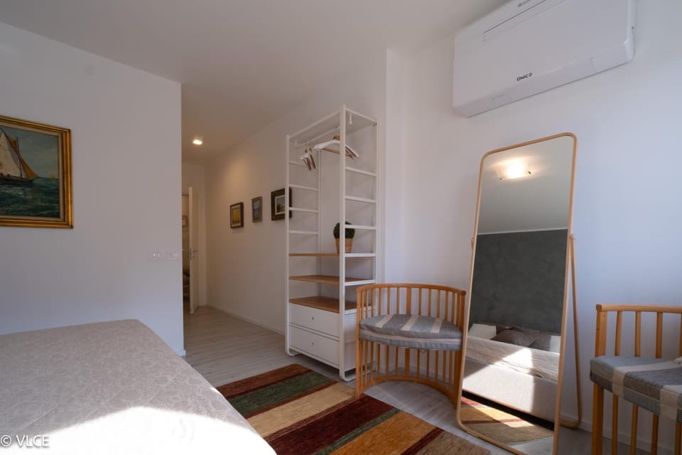 Bed, Bedroom, air conditioner