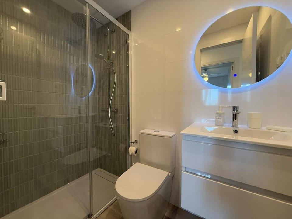 Stylish & sunny beach apartment with pool Apartment in Fuengirola