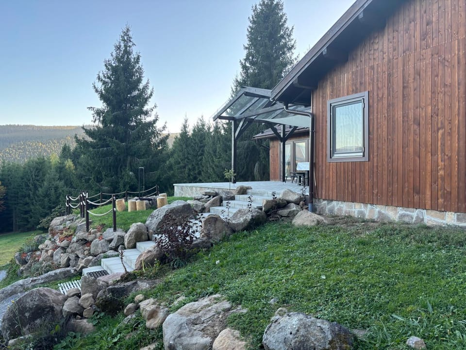 Property building, Day, Garden, Mountain view
