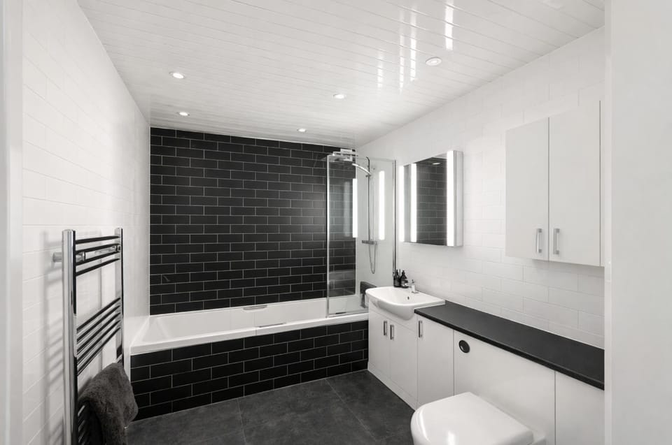 Shower, Toilet, Bathroom, Bath, towels