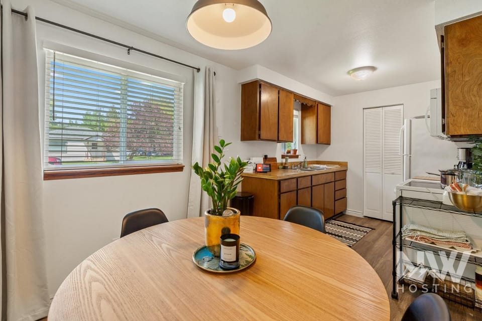 Cozy Downtown Bungalowire Pit Spacious Deck Fenced Yard Walk to Local Dining Bars Shops 1213 House in Coeur dAlene