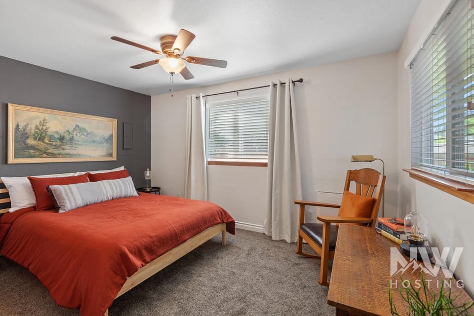 Cozy Downtown Bungalowire Pit Spacious Deck Fenced Yard Walk to Local Dining Bars Shops 1213 House in Coeur dAlene