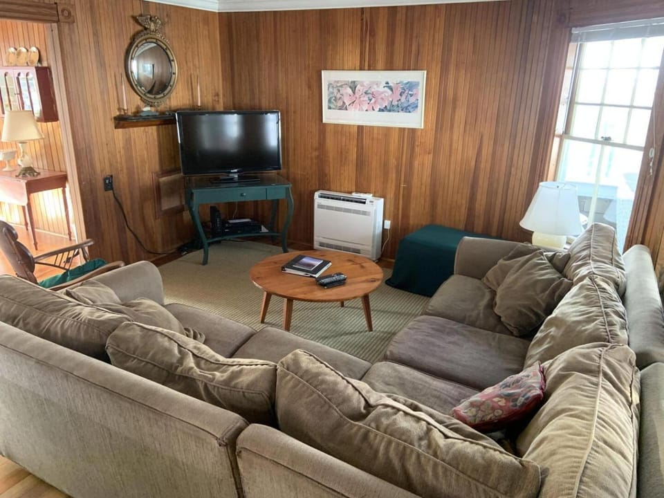 Cozy Cottage by the Sea - Y67 Classic New England cottage close to the beach 1909 House in York Beach