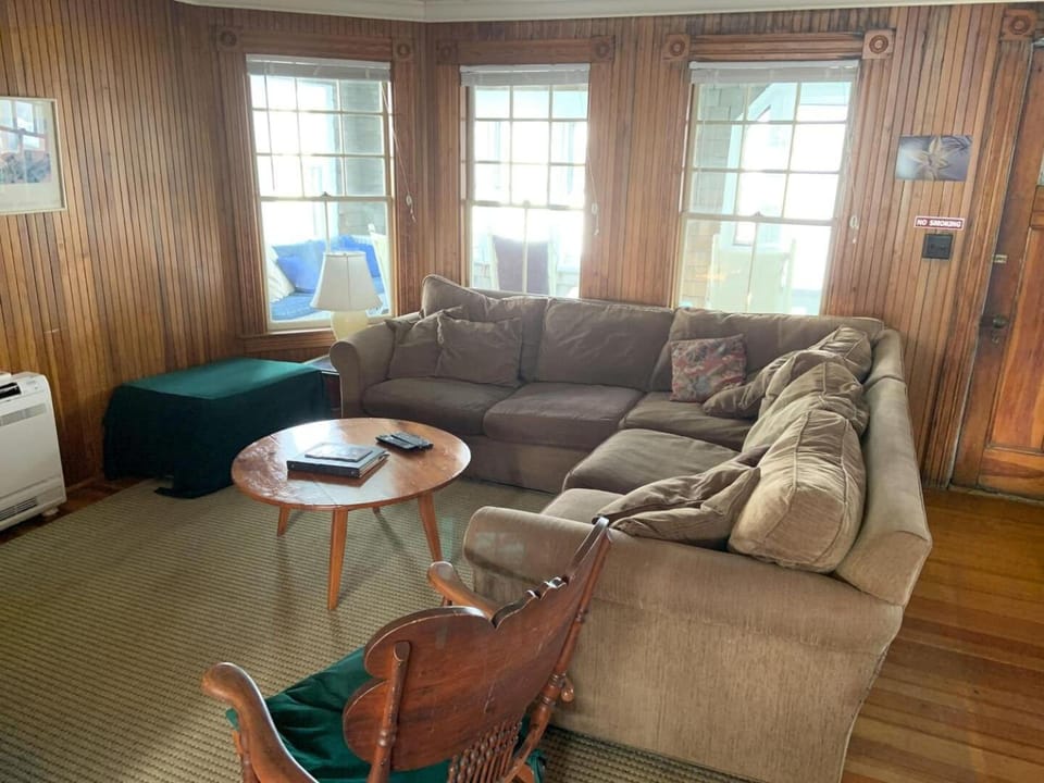 Cozy Cottage by the Sea - Y67 Classic New England cottage close to the beach 1909 House in York Beach